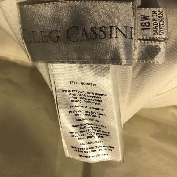 Short oleg cassini cap sleeve illusion wedding dress - Picture 6 of 6